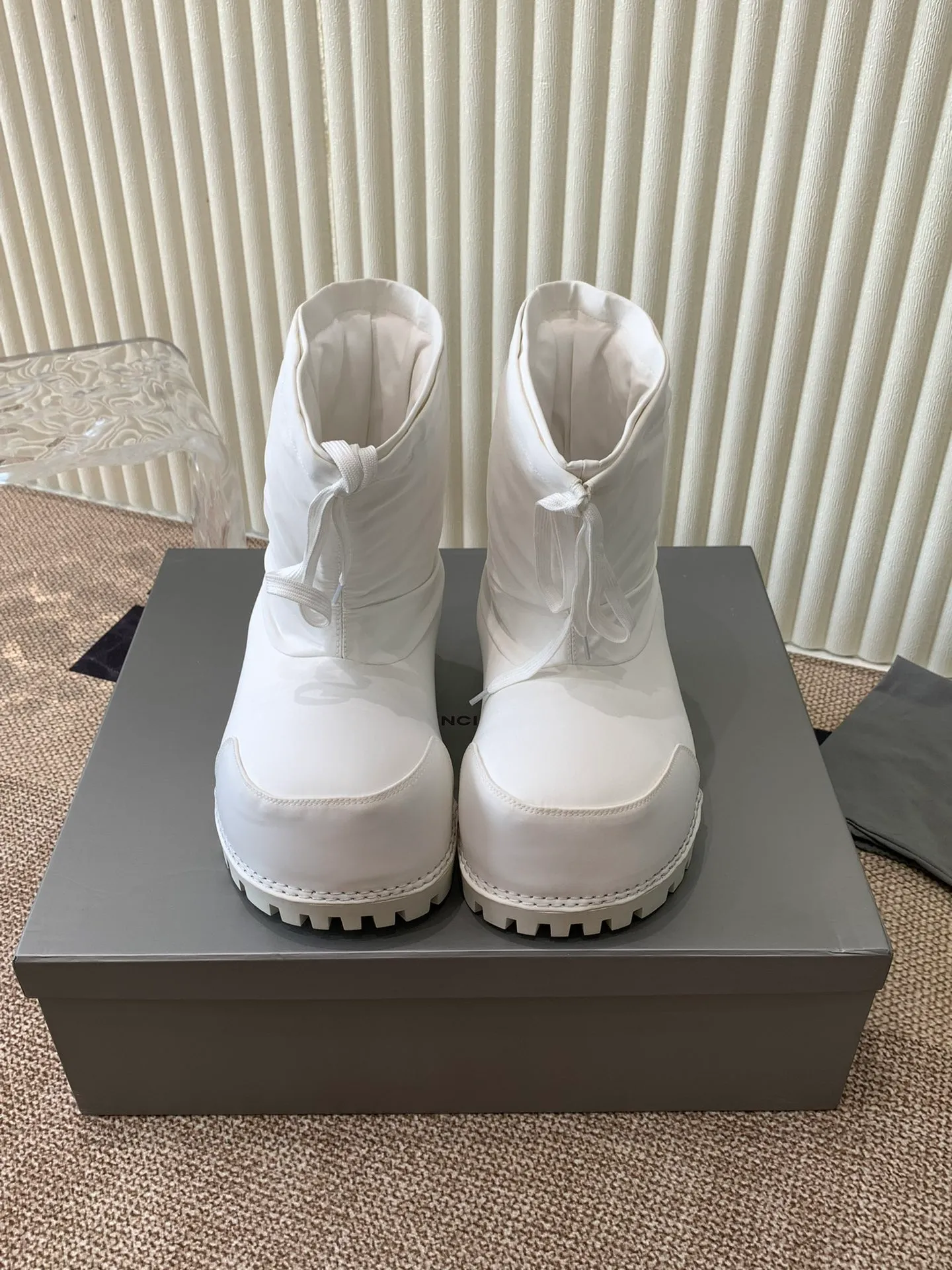 👟👟Ex-factory price 860👟👟 Men +20Balenciaga snow boots‼ ️ 24sS new snow boots for autumn and winter. These big-toe Alaskan boots are so good-looking and super cool. They are full of personality and are so cool. They are a must-have item for fashionable autumn and winter! The upper is made of original customized nylon pure cotton waterproof cloth. The inner liner is removable. The original original letter logo is increased in the sole. Size: 35-45